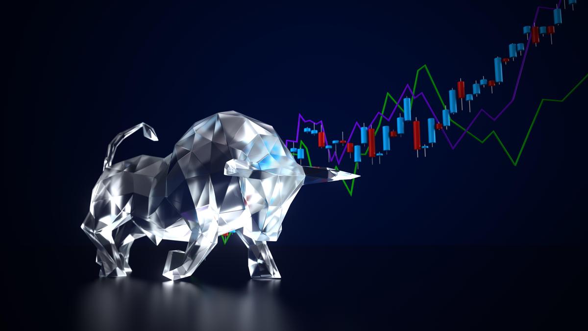 Despite inflation remaining within the target band, the central bank flagged rising risks from volatile oil prices and potential second-round effects that could weigh on consumption and delay investment recovery