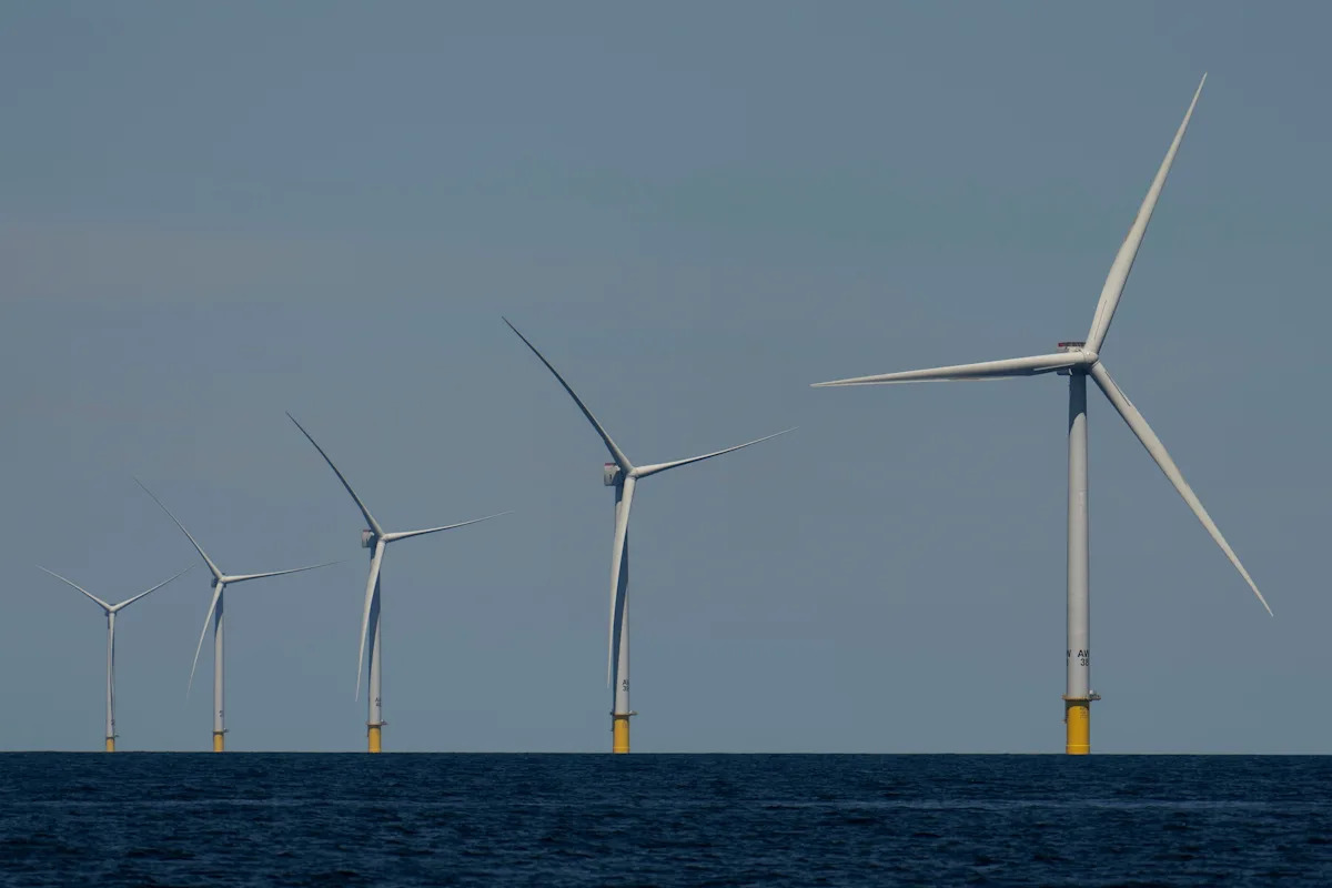 The developer of a major Massachusetts offshore wind farm is suing its turbine manufacturer seeking to force it to stay with the project.  Vineyard Wind...
