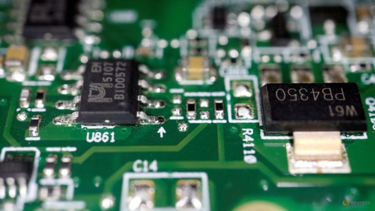 SAN FRANCISCO, April 9 : Silicon Valley startup SiFive said on Thursday it has raised a $400 million round of funding from Atreides Management, Nvidia and others to enter the booming market for data-center central processor chips.The round brings SiFive's val…