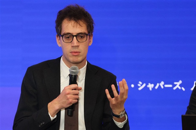 French AI startup Mistral AI recently visited Samsung Electronics' campus to discuss collaboration on AI memory solutions. Industry analysts see this move as part of Mistral AI's push to build Europe's largest AI infrastructure, signaling Samsung as a key par…
