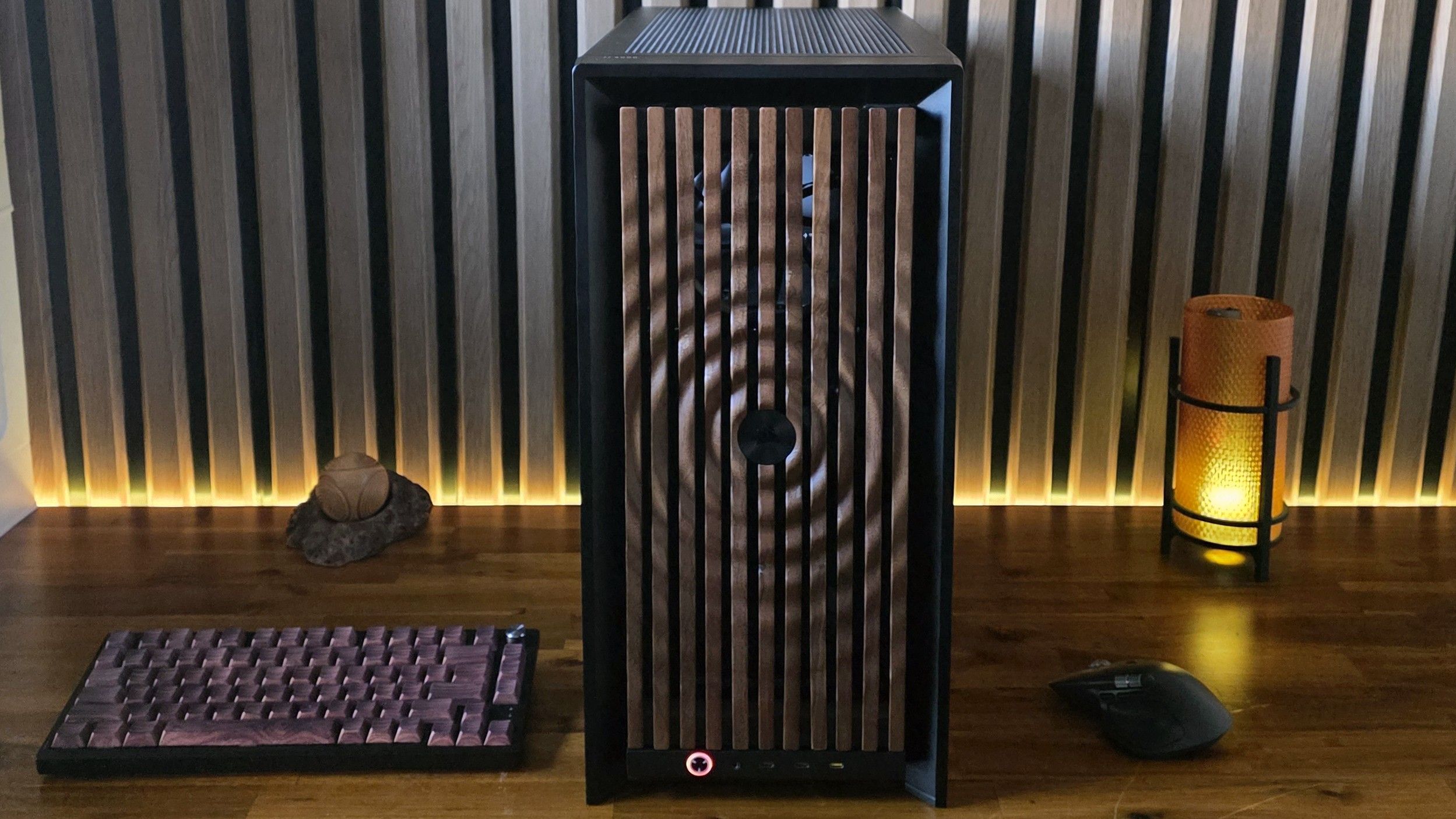 Configurable parts include glass, wood, RGB front panels, swappable motherboard trays, a front panel with three USB-C ports, and side-panel mounts for fans or a screen.