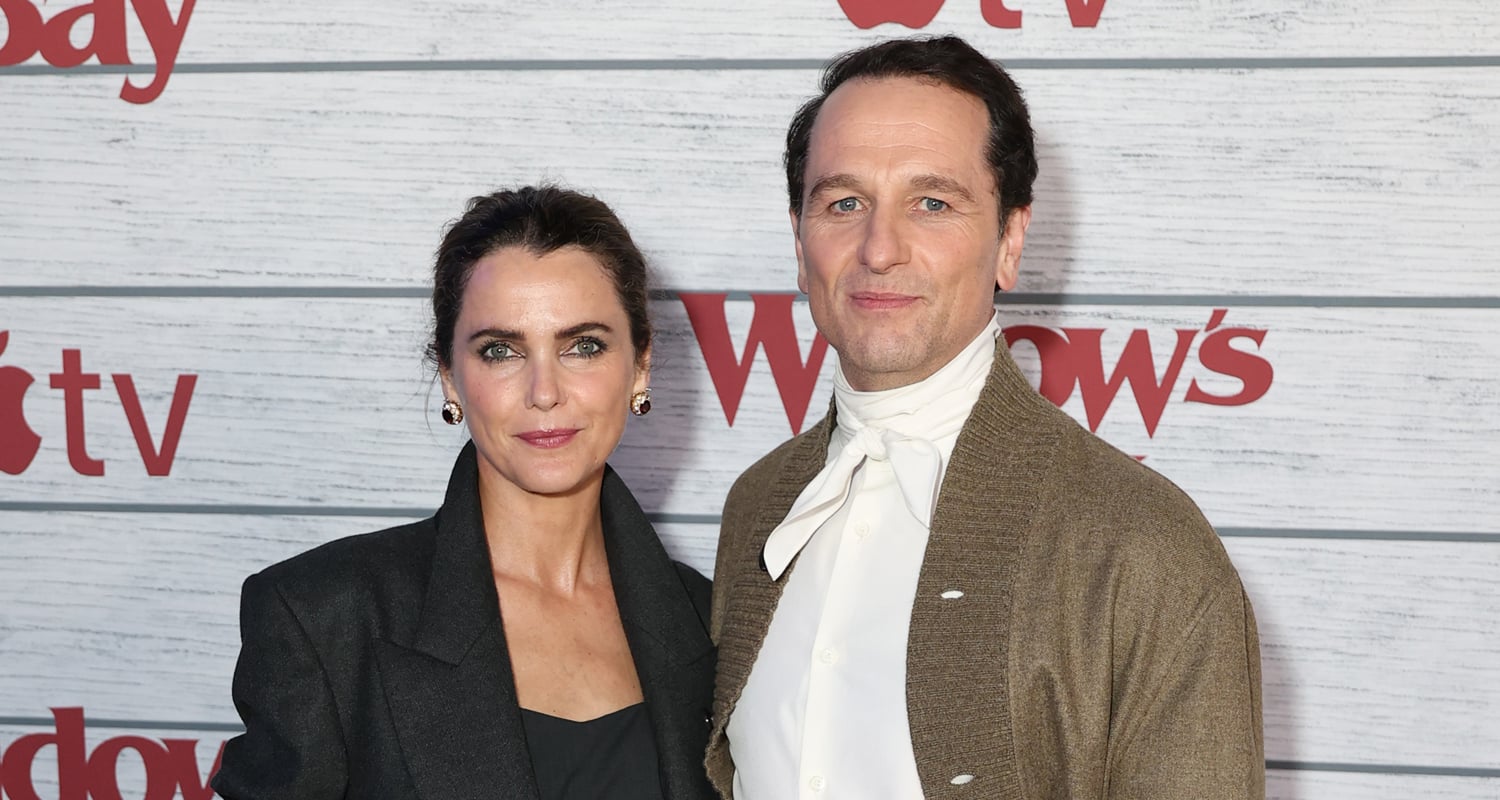 Matthew Rhys is stepping out for the premiere of his new Apple TV series! The 51-year-old Emmy-winning actor had the support of longtime love Keri Russell at the premiere of Widow’s Bay on Wednesday (April 22) held at Regal Union Square in New York City. Fell…