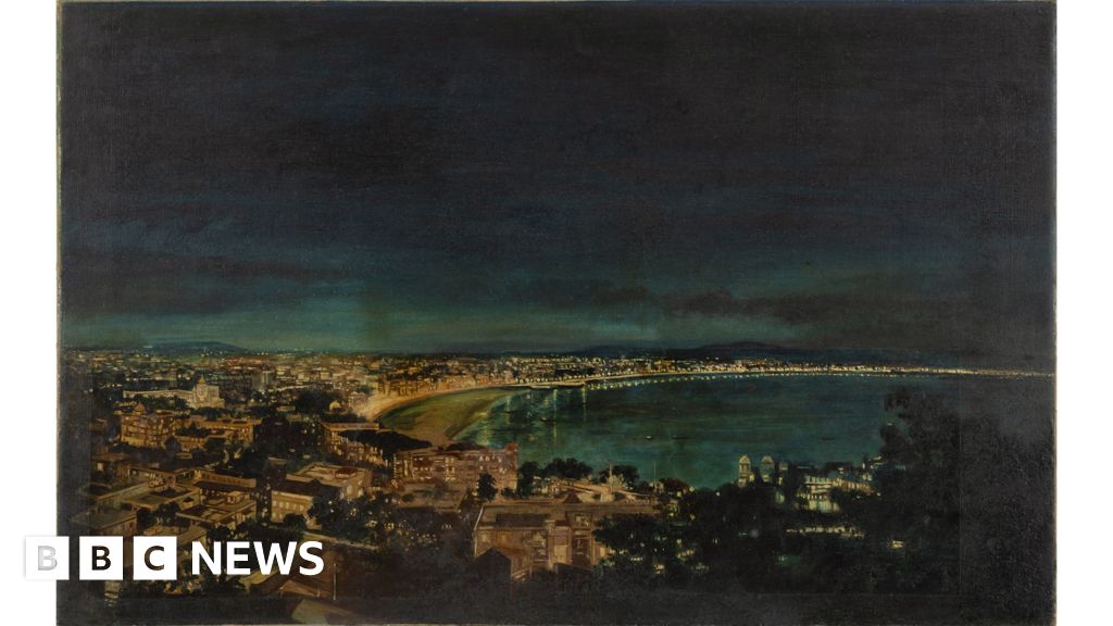 A new exhibition charts Bombay's passage through the centuries via paintings, photographs and prints.