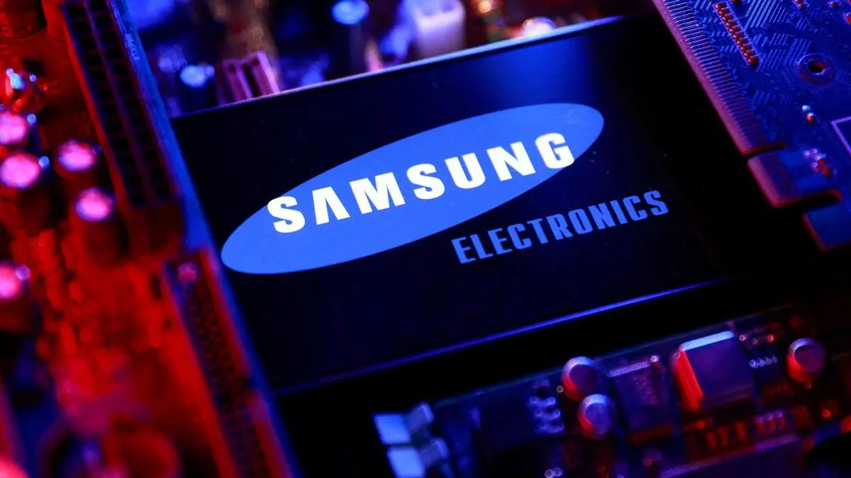 The record-high results nearly triple Samsung's previous
record quarterly operating profit of 20 ‌trillion won, reached in
the fourth quarter last year