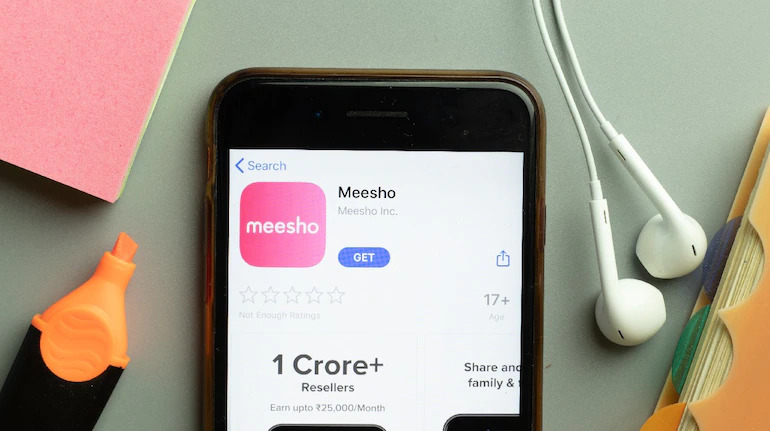 Meesho reported strong FY26 growth with 264 million annual transacting users, 45% higher orders, and 47% YoY revenue growth in Q4, even as average order values declined slightly.
The post Meesho Posts Rs 166 Crore Loss in Q4 FY26 as Revenue Jumps 47% appeared…
