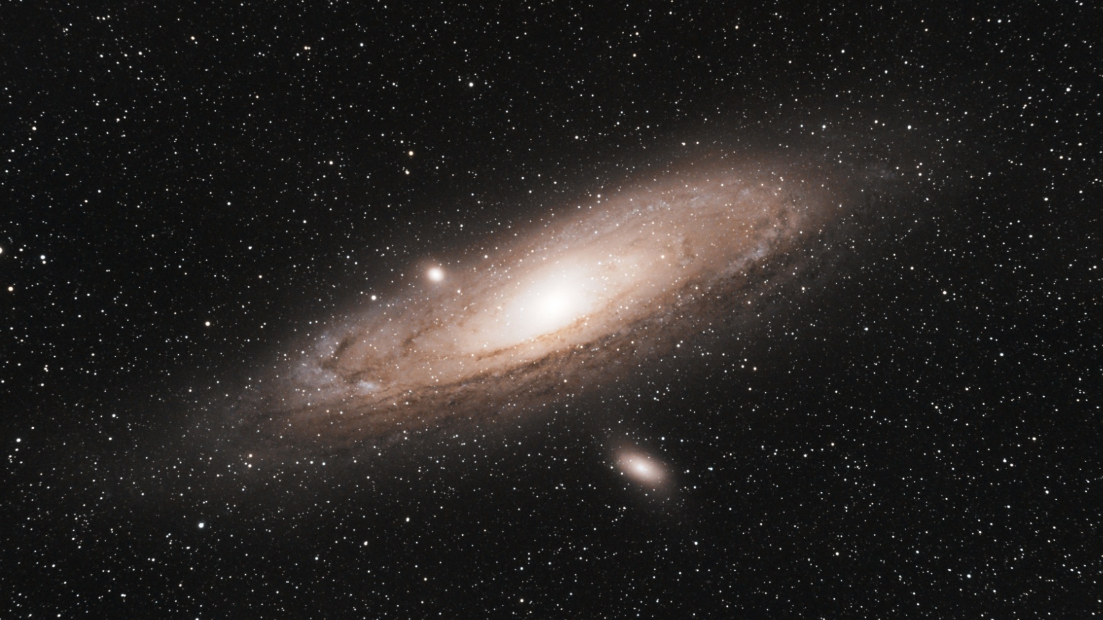 Does he get to name the galaxy after himself?
The post An Extremely Small Galaxy Made Of Just 40 Stars Has Been Found Orbiting Around Andromeda By An Amateur Astronomer appeared first on TwistedSifter.
