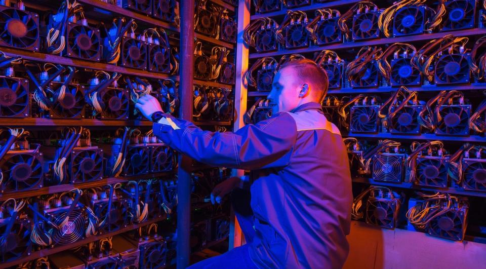 HIVE raises $115M to expand data centers while Keel exits Latin America, redirecting funds into HPC and AI as both stocks climb 4%.